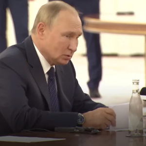 Làm thế nào Putin đã sống sót sau 6 âm mưu ám sát- buộc ông ta phải sử dụng đội bắn tỉa bảo vệ mình